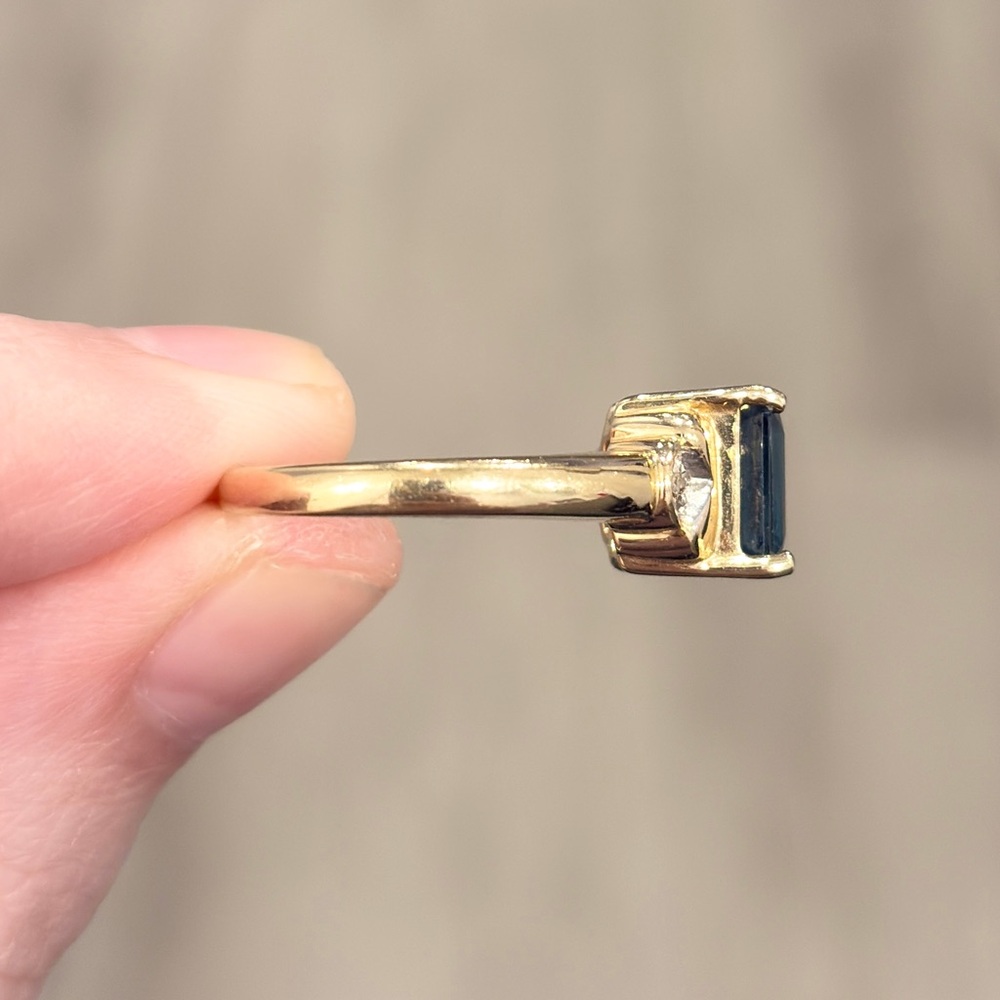 Vintage 14K Gold London Blue Topaz Ring: Emerald Cut Solitaire, Size 7 - Picture 6 of 10